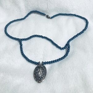 Oval Pendant Necklace‎